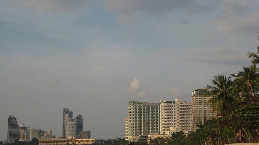 Главная картинка новости: Русские повсюду, влажность как в бане и связь под запретом: 10 неожиданных сюрпризов Эмиратов