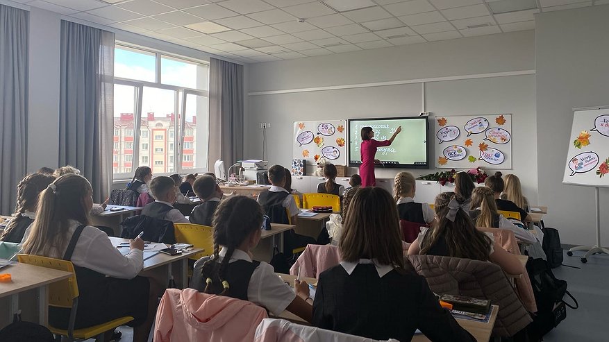 Главная картинка новости: Три кировских педагога удостоены государственных наград