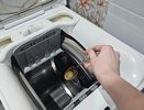 Всегда кладу ложку в барабан стиралки — стирка проще, а полотенца как новые