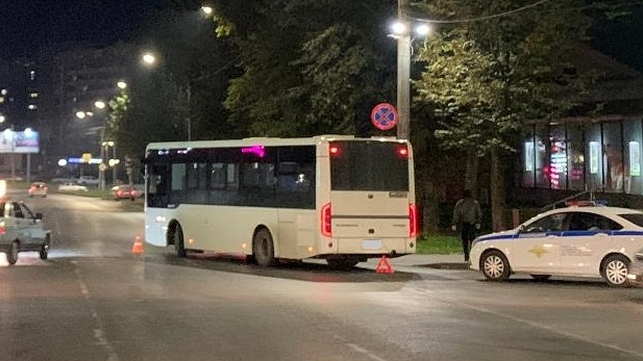 Главная картинка новости: В Кирове водитель автобуса №44 сбил мужчину-пешехода