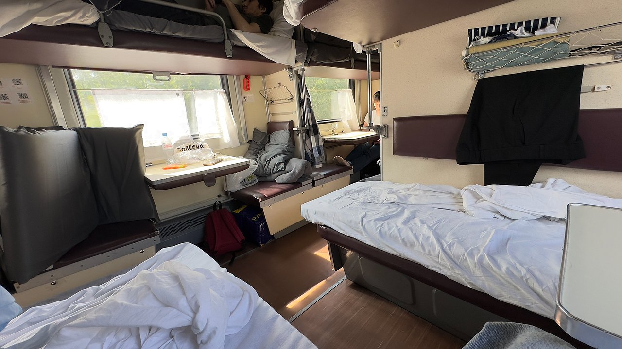 Главная картинка новости: Попутчице с верхней полки не понравилось её место, отказали – и она устроила беспорядок в купе