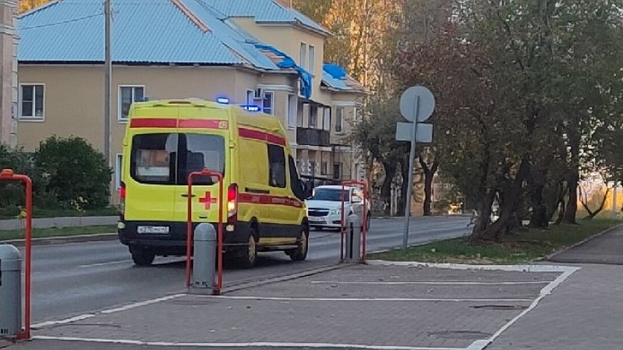 Главная картинка новости: В Верхнекамском районе мужчина едва не умер от ножевых ранений