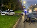 В Кирове после ДТП иномарка вылетела на газон на улице Ленина