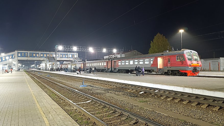 Главная картинка новости: В купе уже были две женщины, одна не могла ходить. Зашли пенсионеры и потребовали отдать им нижние места