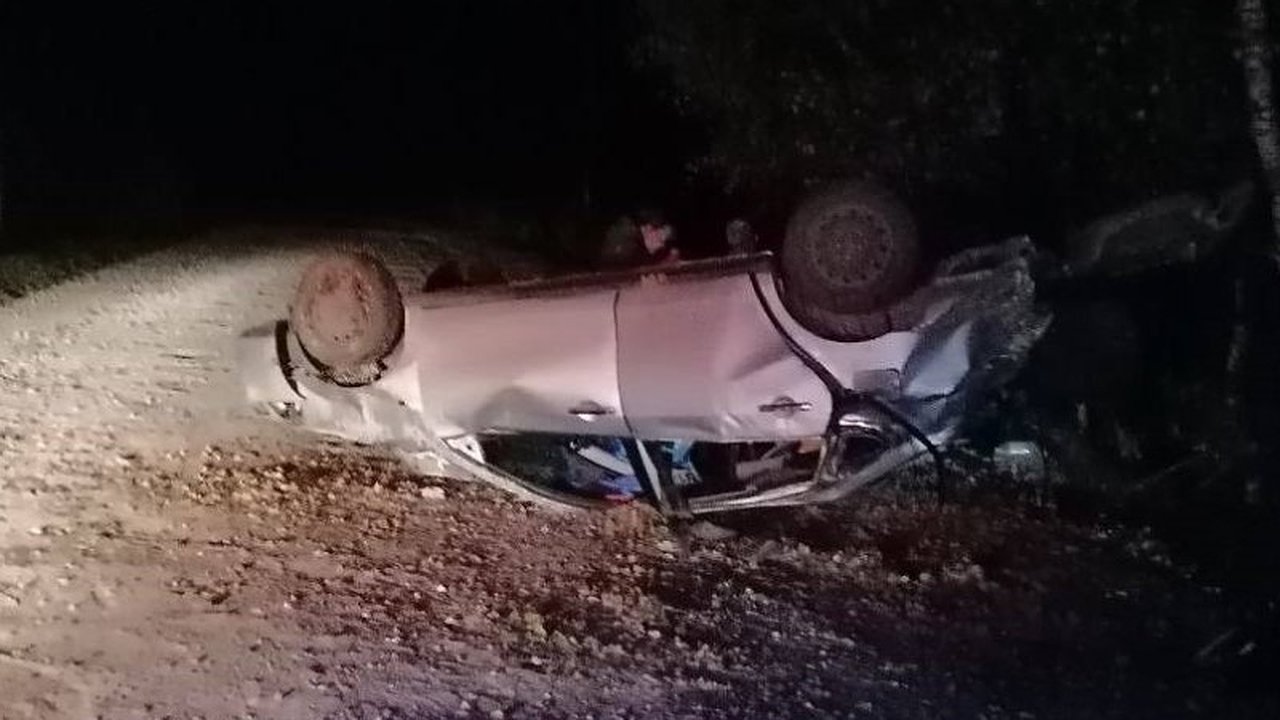 Главная картинка новости: Смертельное ДТП в Санчурском районе: опрокинулся Nissan с пятью людьми в салоне