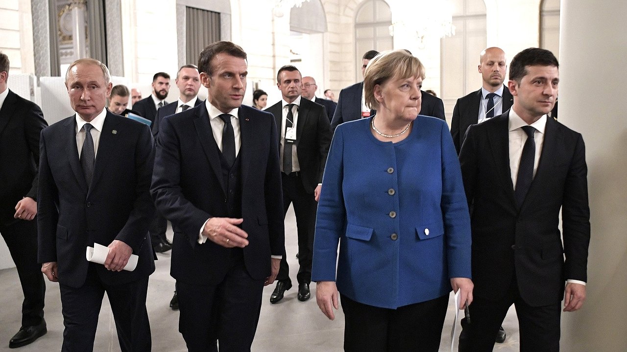 Главная картинка новости: В Кремле раскрыли детали единственной встречи Путина и Зеленского