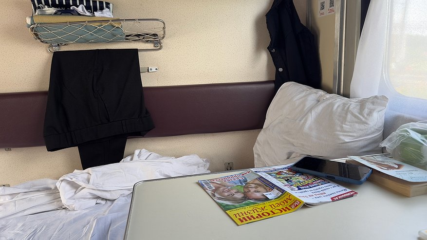 Главная картинка новости: «Проходите, располагайтесь»: проводница пригласила в моё купе семью с детьми, хотя я выкупила все места