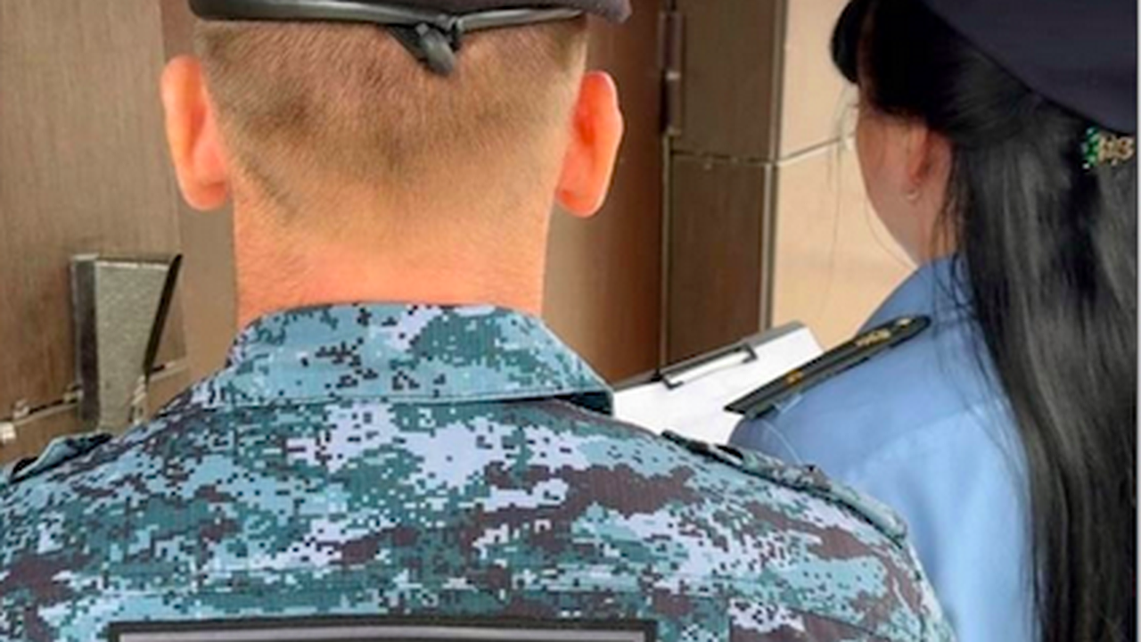 Главная картинка новости: В Котельниче мужчина заплатил миллионный долг после ареста приставами счетов и грузовика