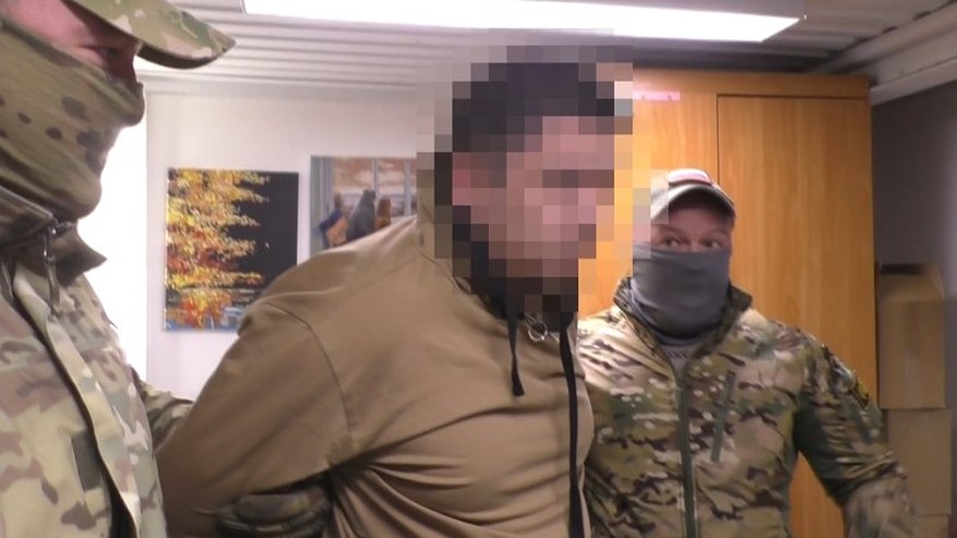 Главная картинка новости: В Кировской области задержали шестерых жителей, которые финансировали экстремистскую организацию