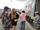 Разорился на комфорт, а получил плацкарт с яйцами, курицей-гриль и луком: проводник попросил "потерпеть" - как РЖД объяснило подселение пассажирки в СВ