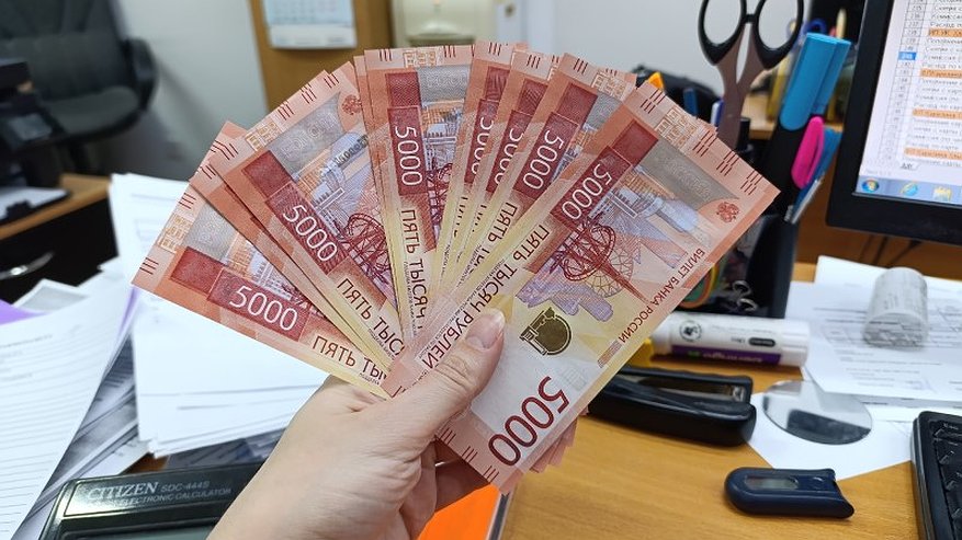 Главная картинка новости: В Кировской области чиновницу посадили под домашний арест из-за крупной взятки