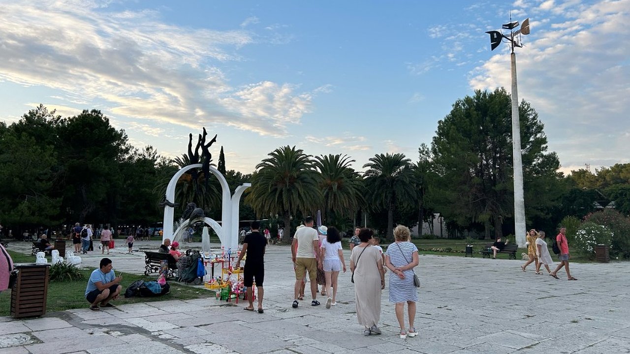 Главная картинка новости: Отдых в Абхазии - лучшее, что может быть. Летом сюда ни ногой, зато осенью сплошные плюсы