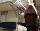 "Да жалуйся кому хочешь, я с места не сдвинусь" - наглая попутчица заняла мою нижнюю полку и устроила скандал в плацкарте