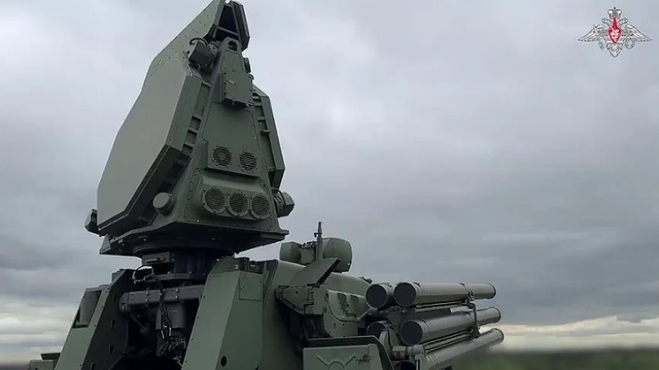 Главная картинка новости: Украинские беспилотники в ночь на среду атаковали сразу 9 российских регионов