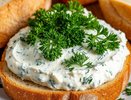 Нежная намазка на хлеб из 3 ингредиентов: вкуснее икры и масла — осенний кулинарный хит