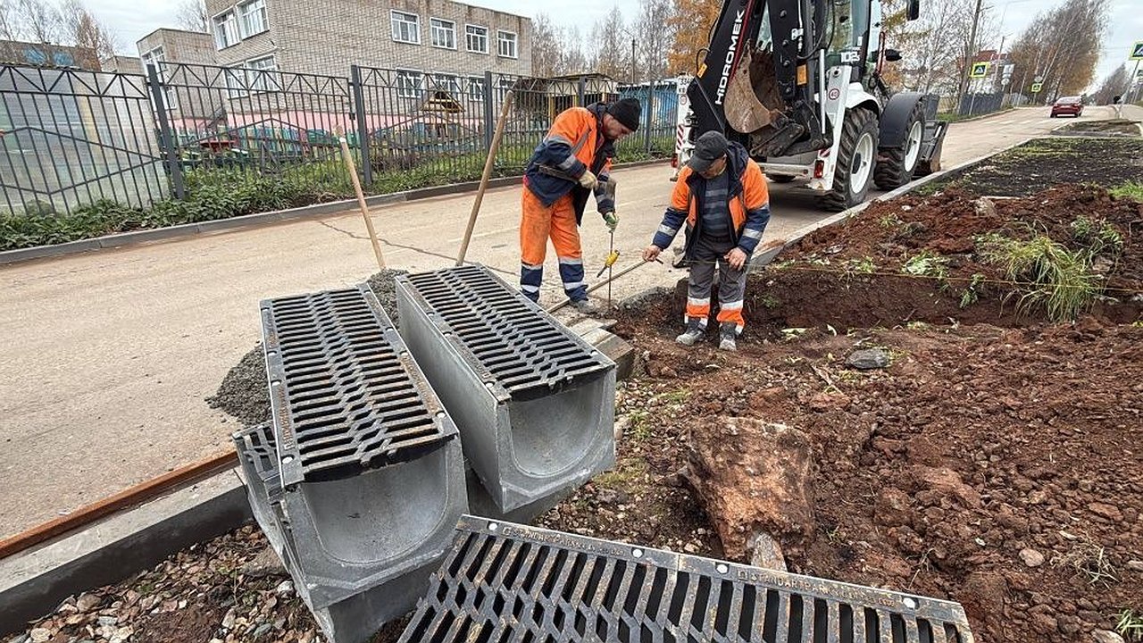 Главная картинка новости: В Кирове выполнены 90% запланированных работ по модернизации системы водоотведения
