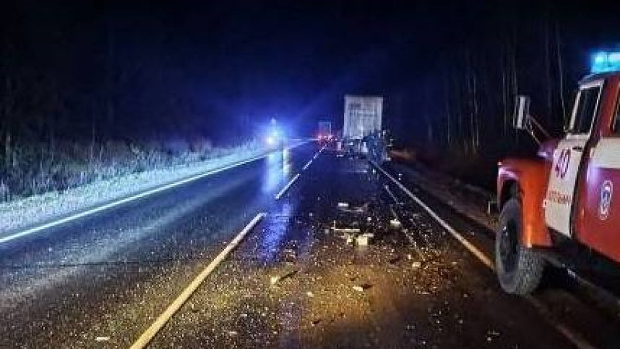 Главная картинка новости: Под Котельничем столкнулись Chevrolet Lacetti и грузовик: есть пострадавший