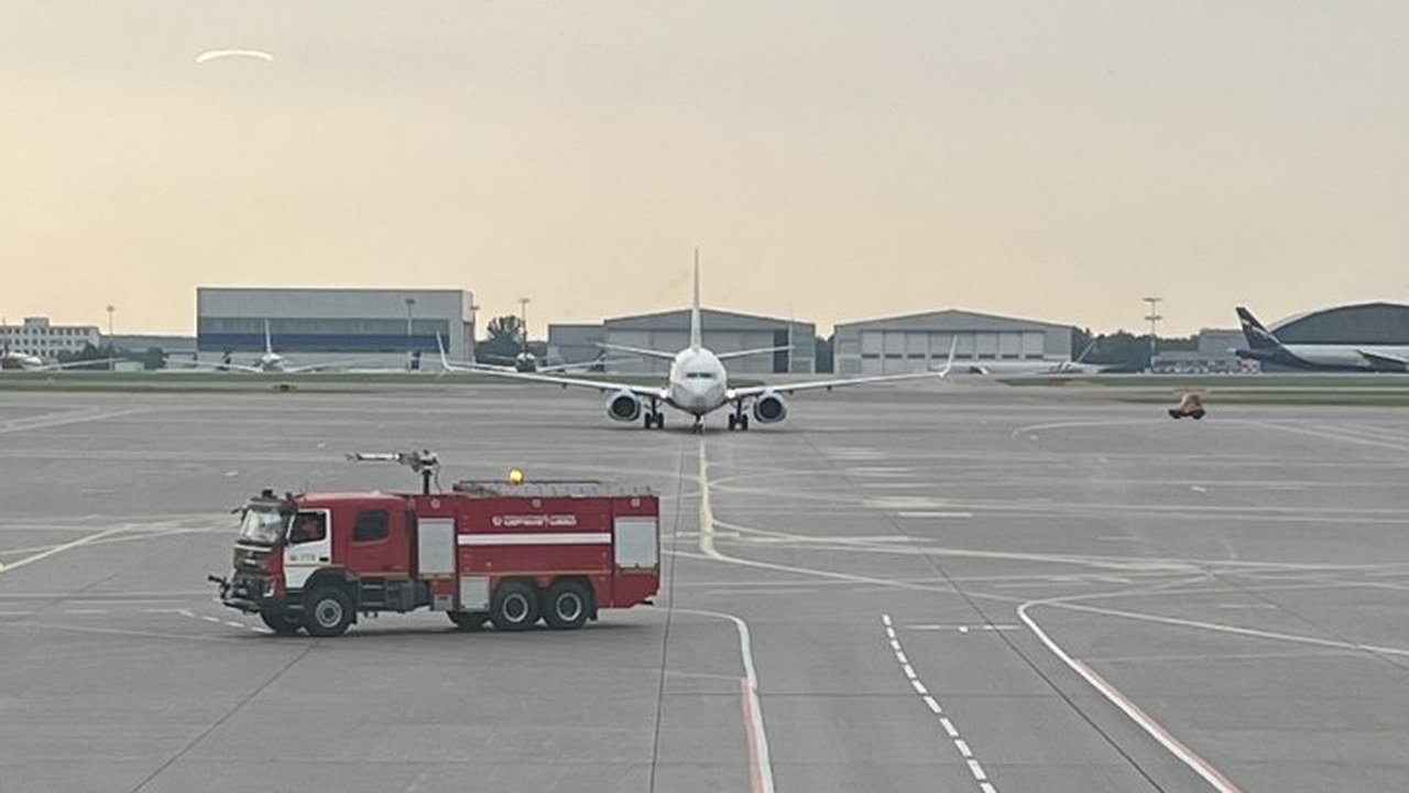 Главная картинка новости: На запасной аэродром в Кирове сел самолет из Минеральных Вод