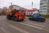 Миниатюра новости: Кировские службы обновляют дорожную технику и проводят уборку улиц в летнем режиме