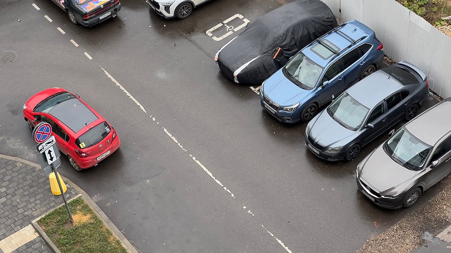 Главная картинка новости: Верховный суд постановил: можно ли оставлять автомобили во дворах жилых домов