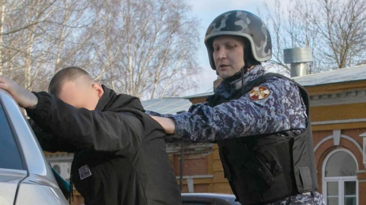 Главная картинка новости: В торговом центре на Луганской в Кирове задержали 52-летнего мужчину