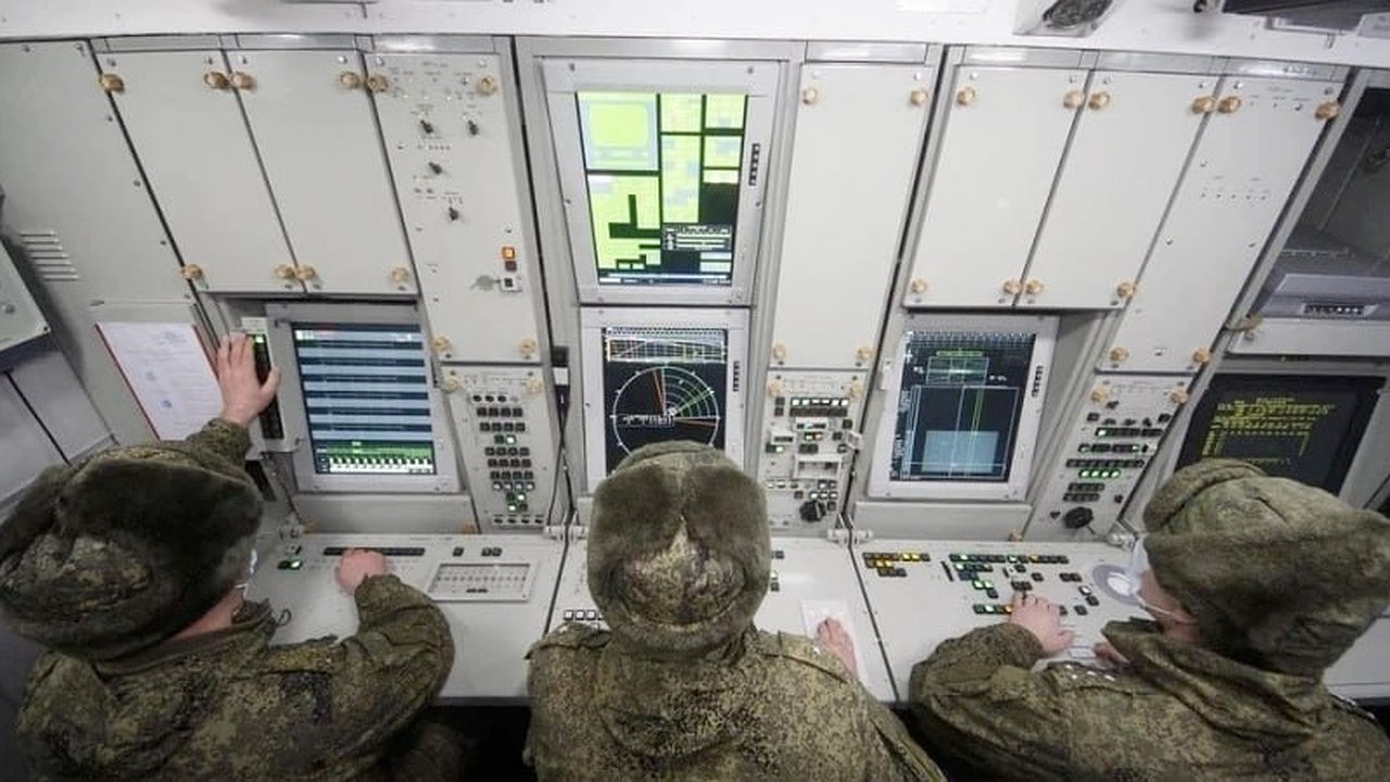 Главная картинка новости: ПВО России за ночь с 27 на 28 октября уничтожила 17 беспилотников над Калужской, Брянской и Московской областями