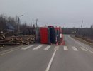 В Мурашинском районе опрокинулся лесовоз с 35-летним водителем
