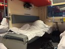 В поезде мама с ребёнком заняла четыре места, хотя билет был только на одно