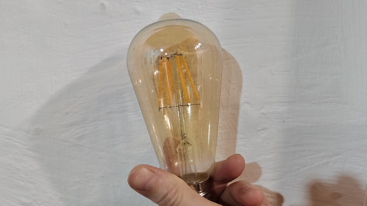 Главная картинка новости: Выбросил все светодиодные лампы и вернулся к обычным: больше ни за что не куплю такие в дом