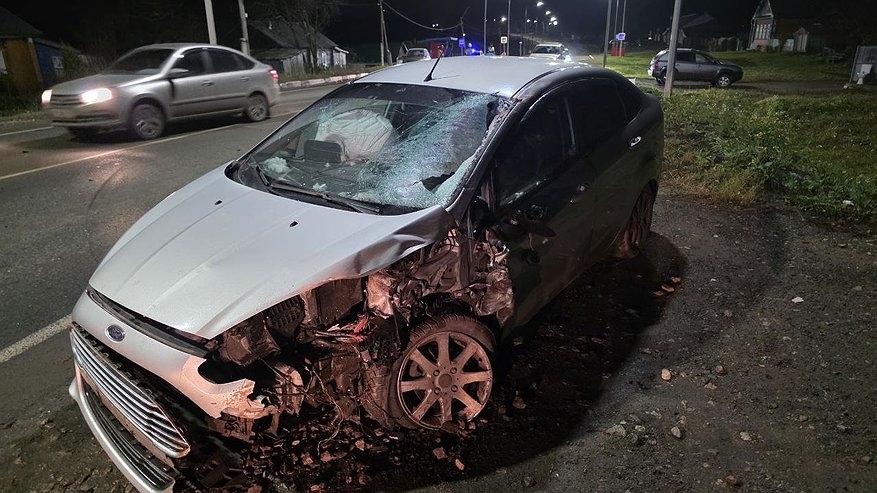 Главная картинка новости: Лобовое столкновение на трассе в Кировской области унесло жизнь мотоциклиста