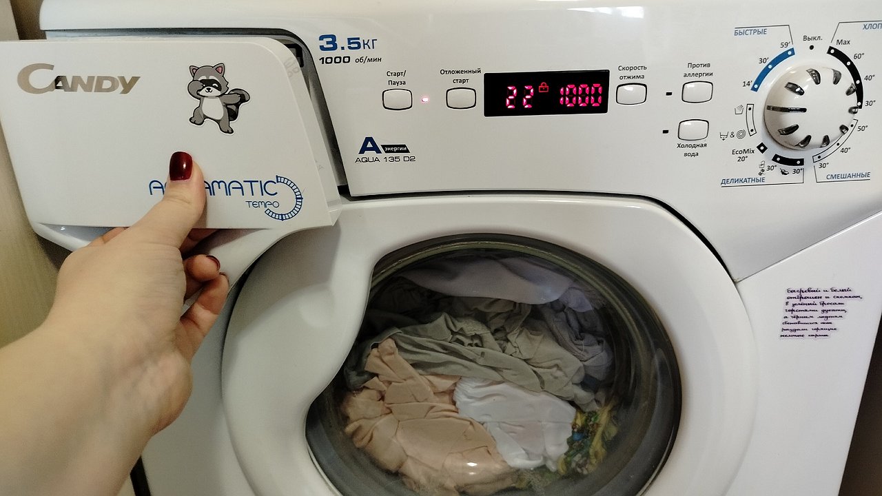 Главная картинка новости: Вы всю жизнь делали это неправильно: куда заливать гель для стирки в стиральную машину — 2 способа использования