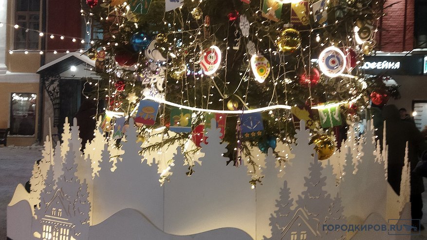 Главная картинка новости: Новогодние подарки детям в Кировской области: кому и какие подарят на губернаторской ёлке в 2026 году