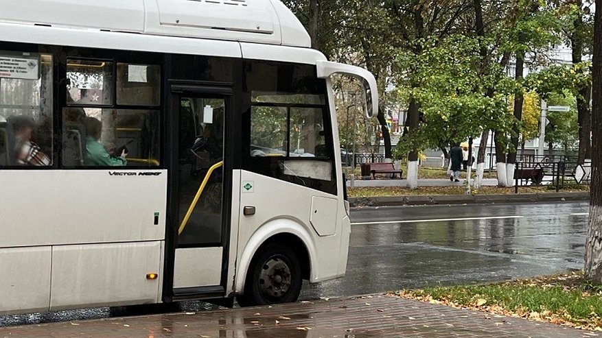 Главная картинка новости: В Кирове маршрут одного из автобусов изменят почти на месяц