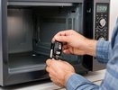 Зачем водители кладут ключи от автомобиля в микроволновку, когда приходят домой