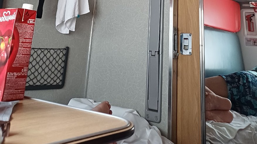 Главная картинка новости: «Совсем совести нет, разлегся!» – что сказали соседи сверху, когда я сел на свою нижнюю полку в купе