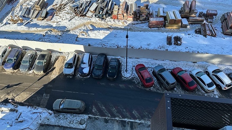 Главная картинка новости: Верховный суд РФ запретил оставлять автомобили во дворах жилых домов: что может грозить - кому из водителей нужно опасаться