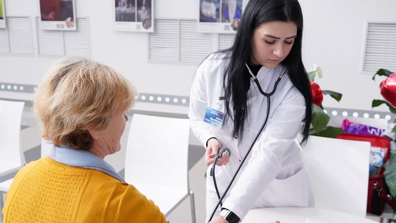 Главная картинка новости: В Кировской области сохранят стимулирующие выплаты для медиков