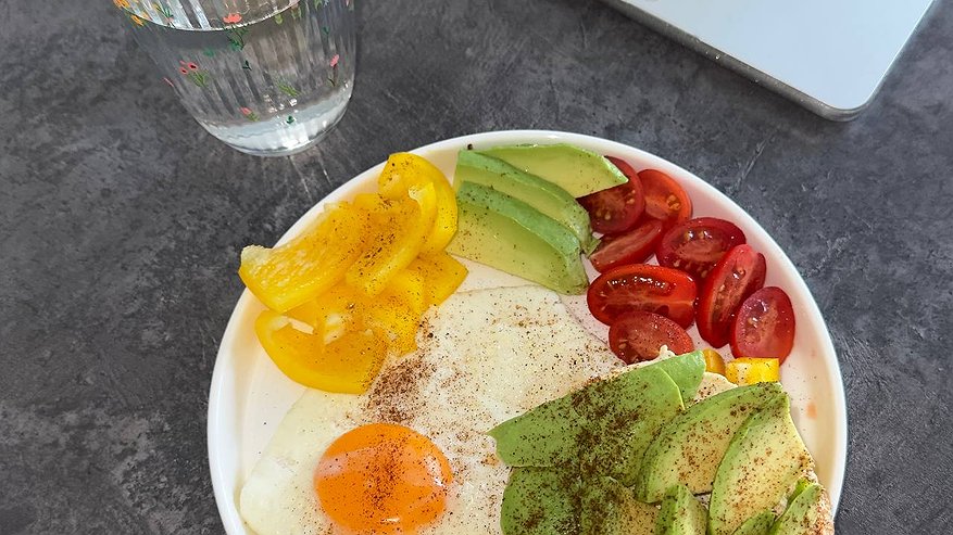 Главная картинка новости: Ежедневный завтрак из яиц: диетолог объяснила, когда это польза, а когда вред