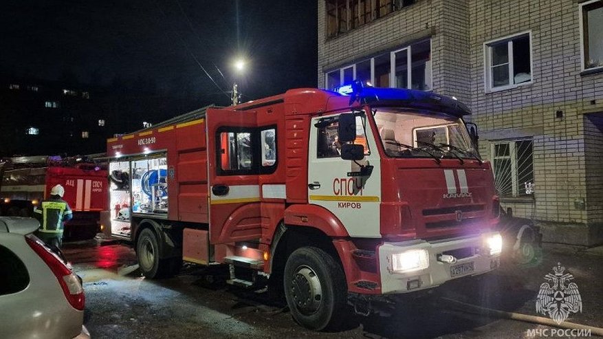 Главная картинка новости: Возгорание в квартире Кирово-Чепецка потушили силами пяти пожарных расчетов