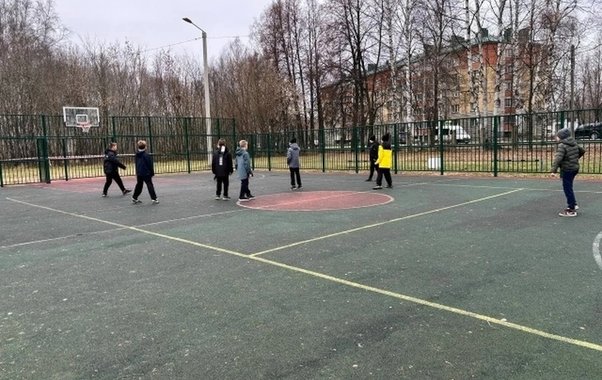 В Коминтерне завершили модернизацию универсальной спортивной зоны