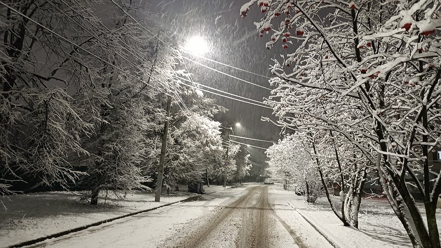 Главная картинка новости: На расчистку кировских улиц вышли десятки единиц спецтехники