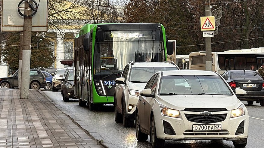 Главная картинка новости: Новые автобусы на газовом топливе вышли на самые востребованные маршруты Кирова