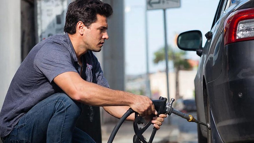 Главная картинка новости: Качать шины до 2 атмосфер — привычка, которая убивает вашу машину. Мастер объяснил, почему