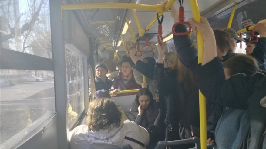 Главная картинка новости: Кировский кондуктор потеряла сознание и получила тяжелые травмы в автобусе