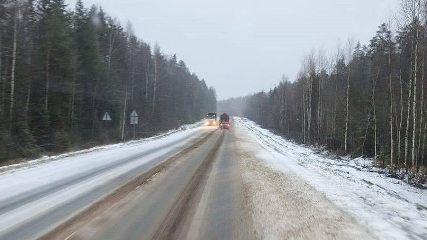Главная картинка новости: Почти 200 единиц техники отправили на очистку дорог в Кировской области