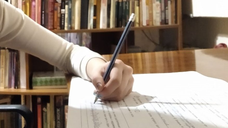 Главная картинка новости: В Кировской области директор школы установил доплату для детей участников СВО