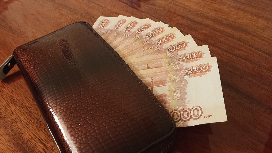 Главная картинка новости: В Кировской области пенсионерка пыталась обменять старые купюры на новые и лишилась полмиллиона рублей