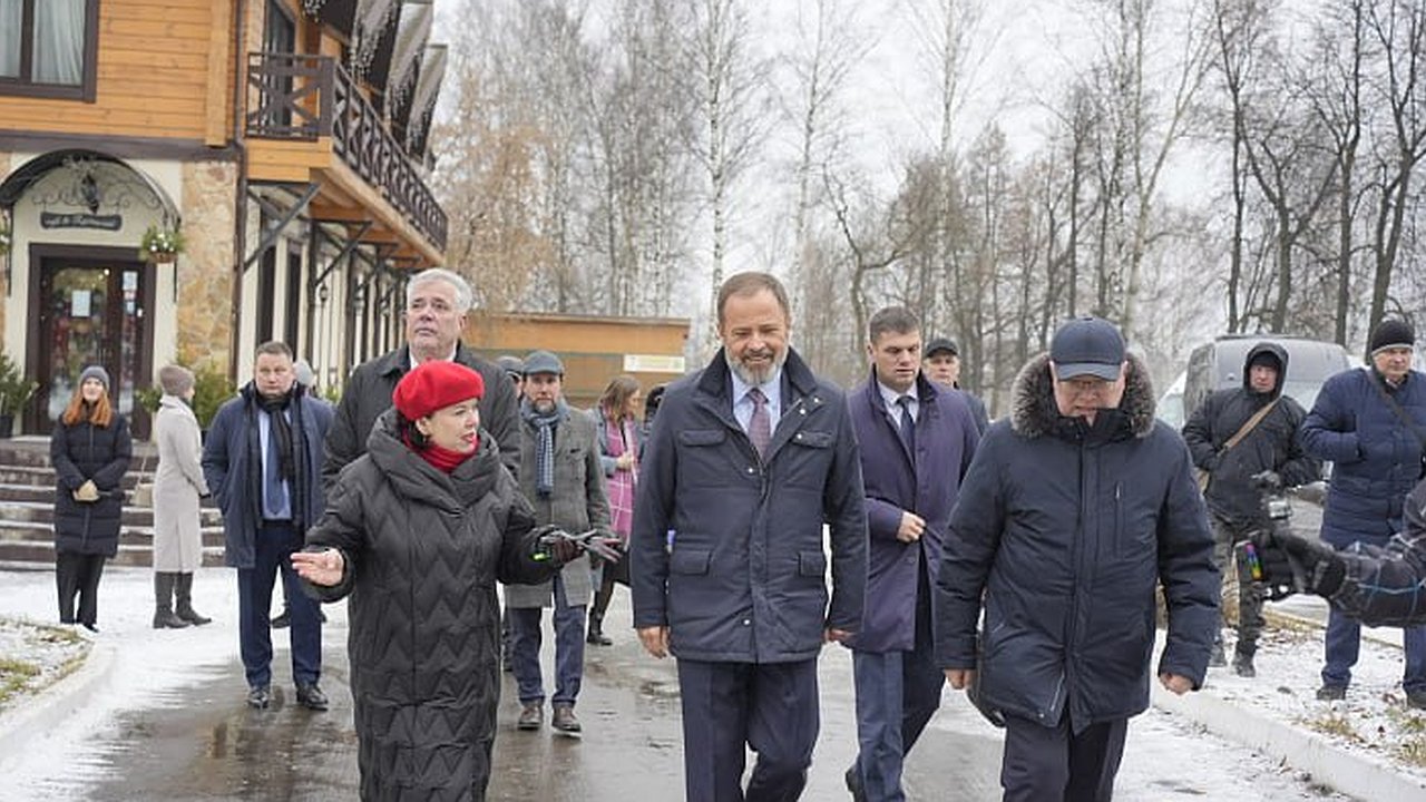 Главная картинка новости: Полпред Игорь Комаров приехал в Слободской, чтобы оценить реализацию нацпроектов