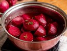 Как сварить свеклу на салаты за 10 минут и забыть про грязную посуду навсегда: опытные хозяйки так и делают