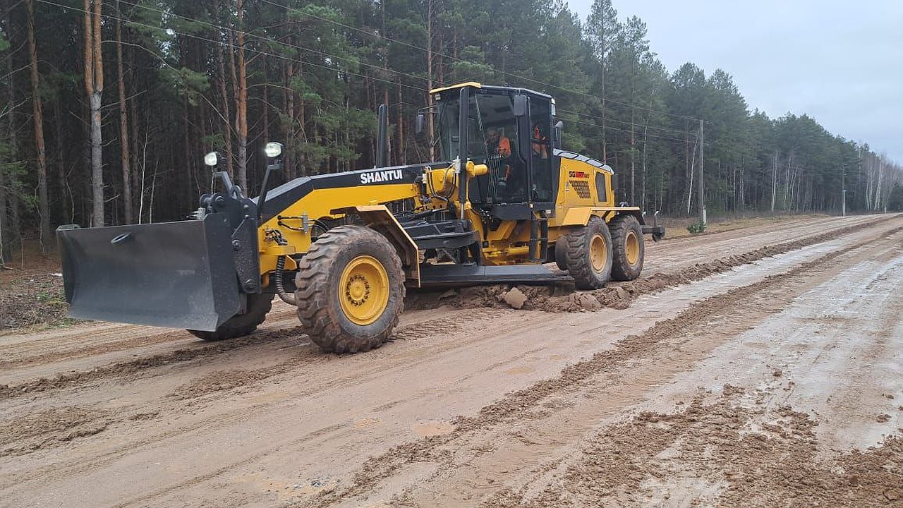 Главная картинка новости: Кировский Минтранс ждет морозов, чтобы привести в порядок грунтовые дороги